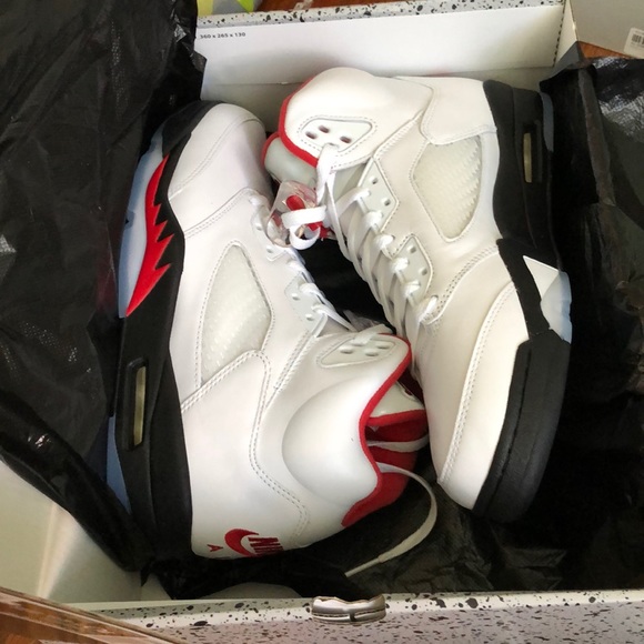 Jordan 5 Retro Fire Red 🔥👟DSWT !! - Picture 2 of 7